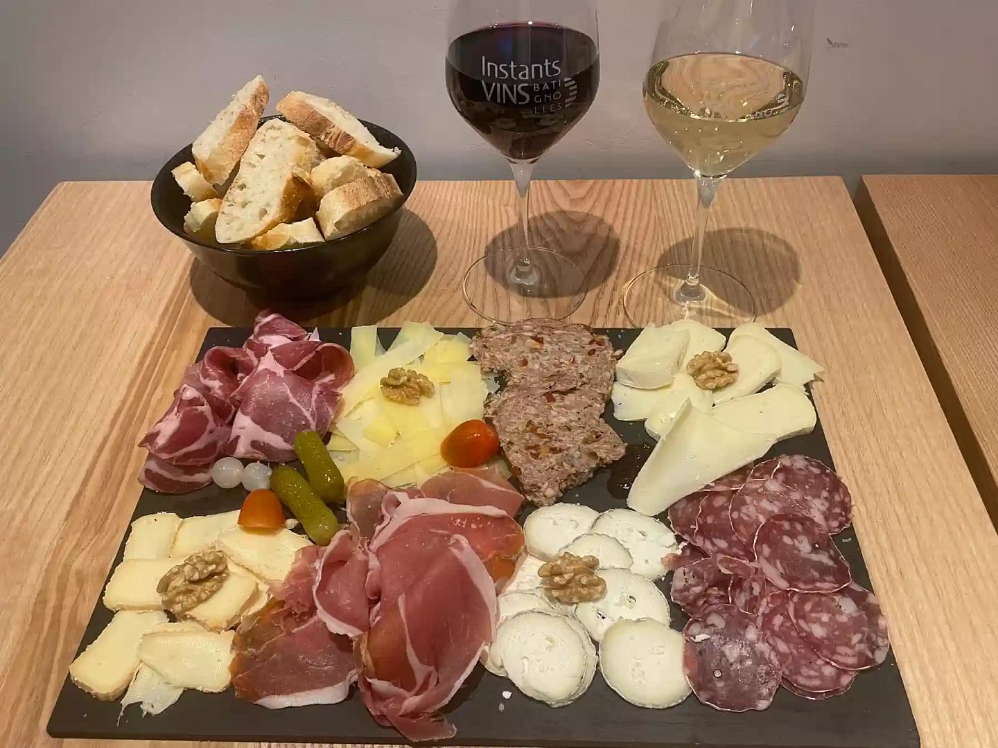 CUISINE 12.b Planche Totale 4+4 avec vin+pain
