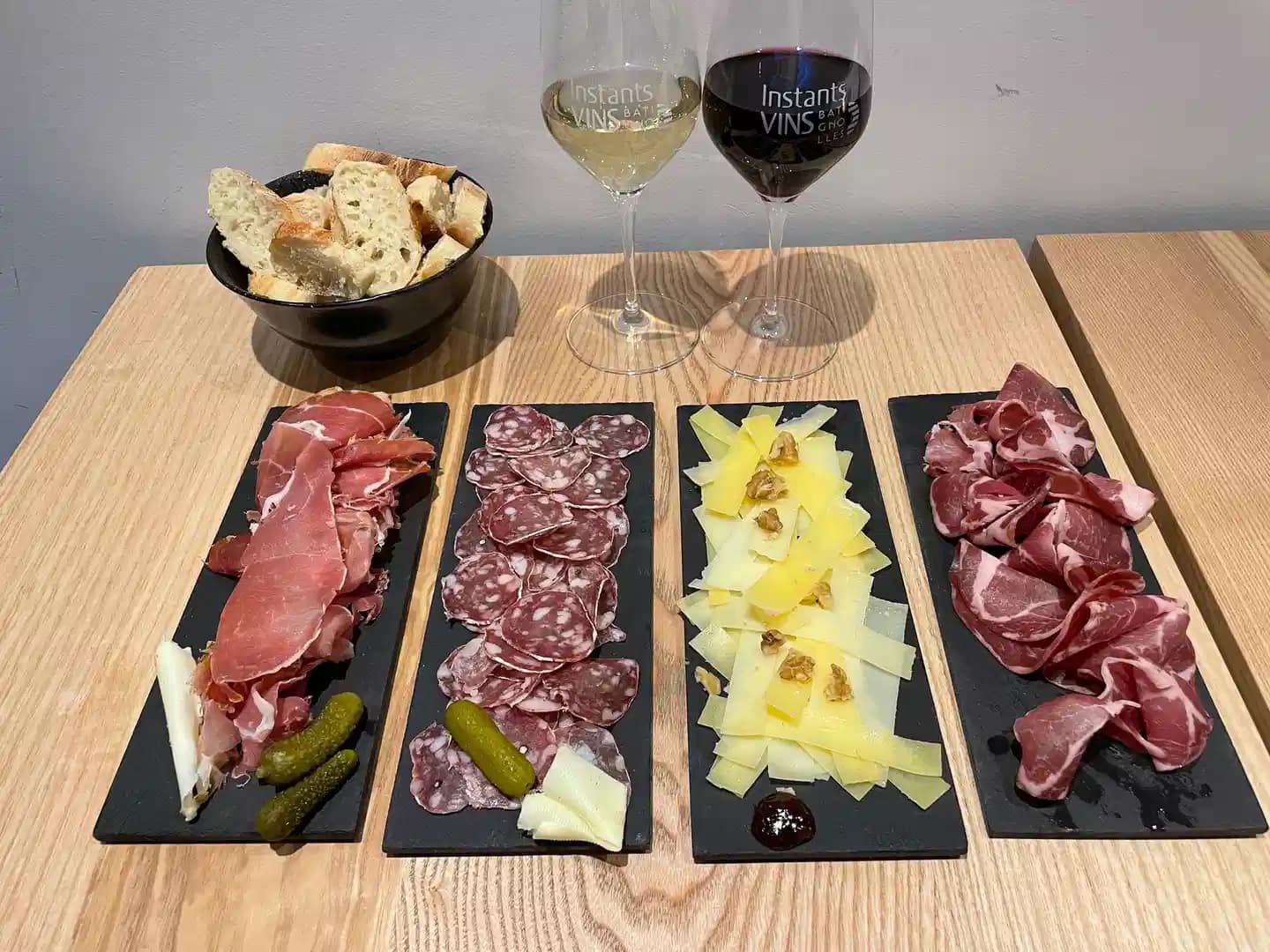 CUISINE 7. Planches Solo x4 avec vin+pain